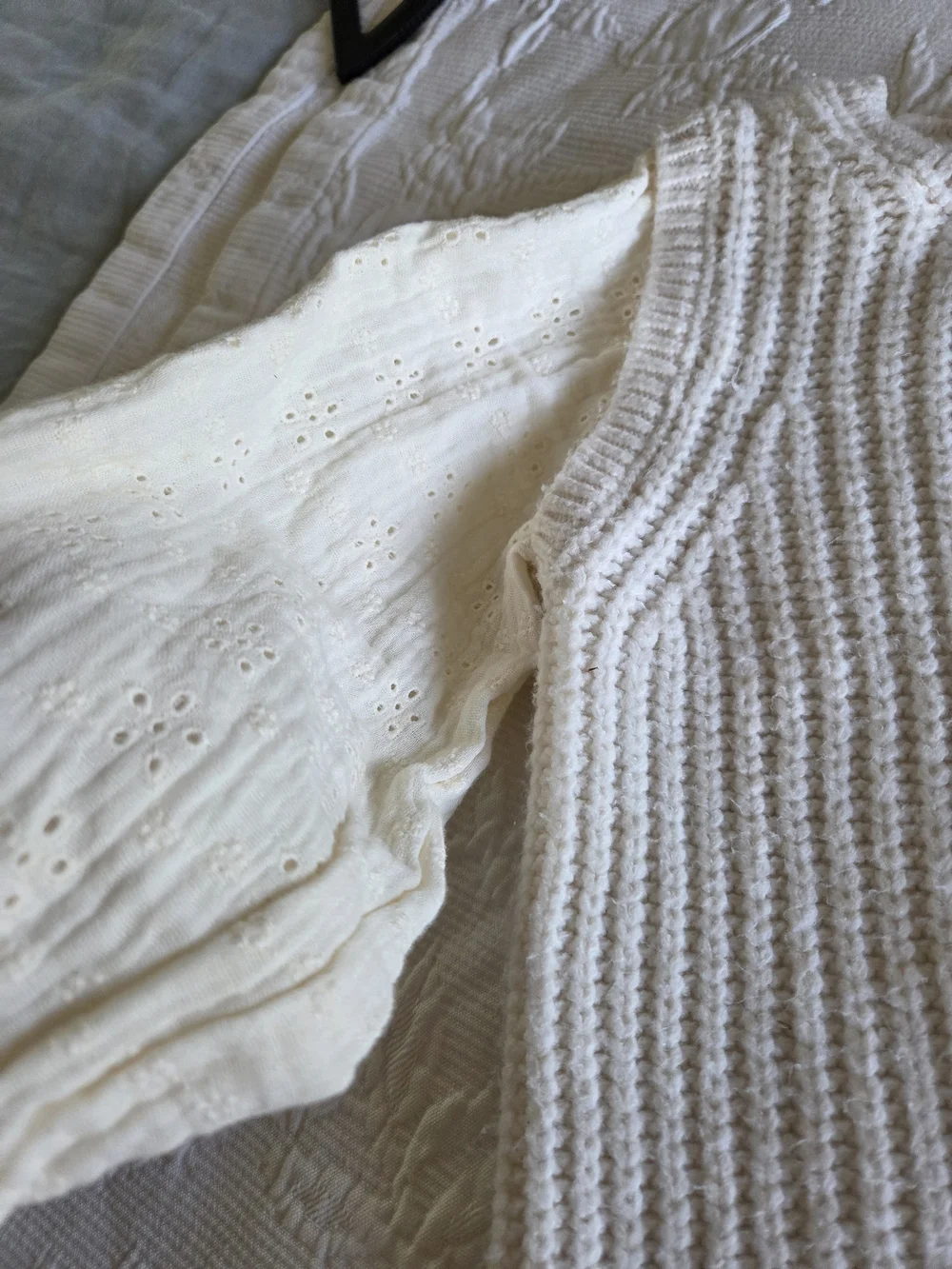 Zara | Cream Knit V-Neck Eyelet Sleeve Sweater